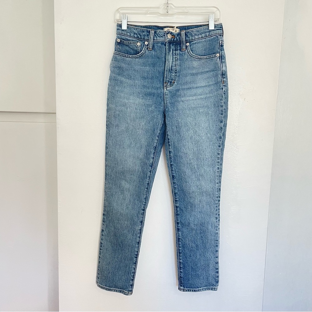 Madewell High-Rise Straight Jeans – Classic Blue | Minimalist Vintage Style